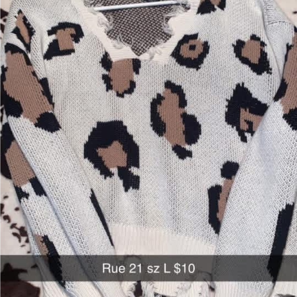Rue21 Women's V-Neck Leopard Sweater - White and Brown